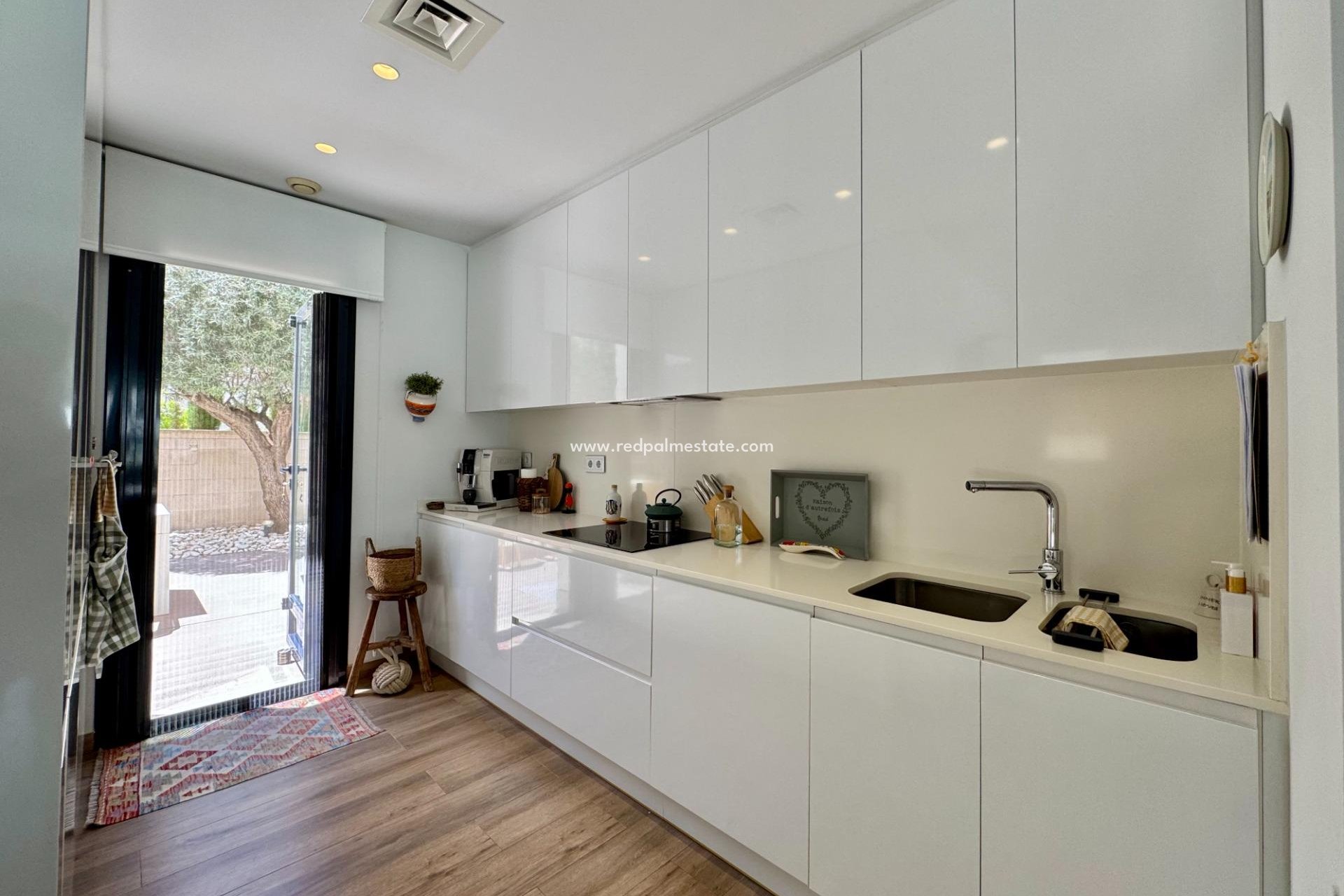Reventa - Villa -
San Miguel de Salinas - Bellavista