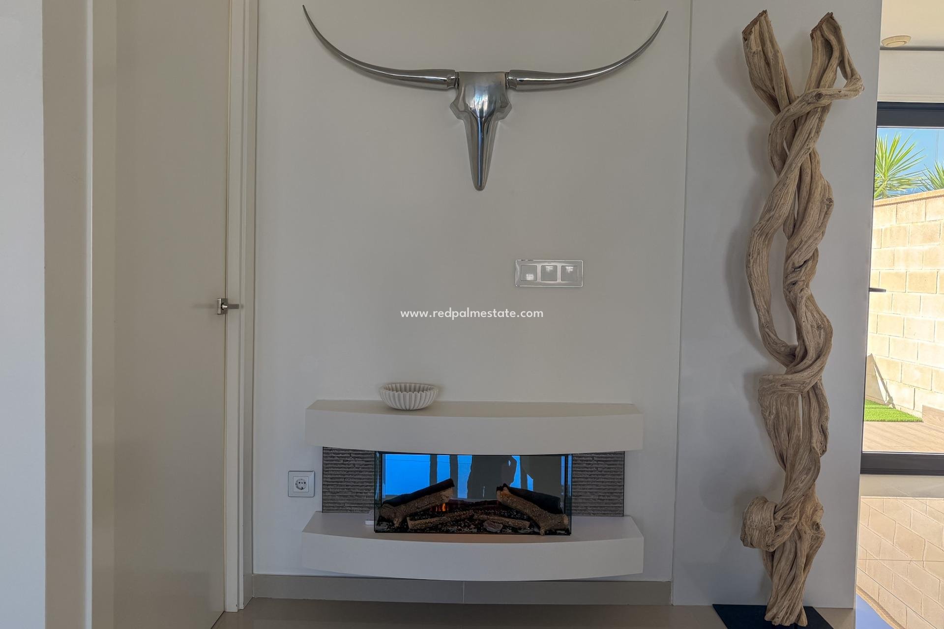 Reventa - Villa -
San Miguel de Salinas - Bellavista