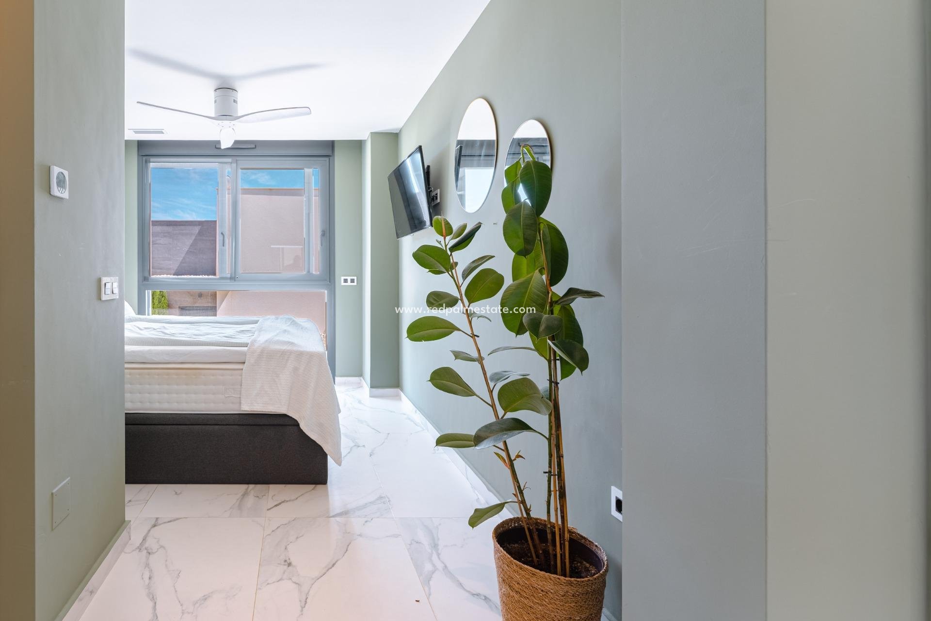 Reventa - Villa -
San Miguel de Salinas - Bellavista