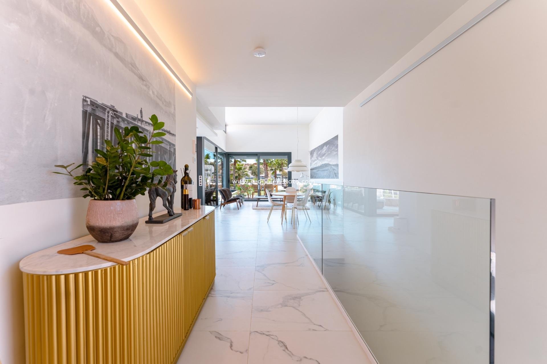 Reventa - Villa -
San Miguel de Salinas - Bellavista