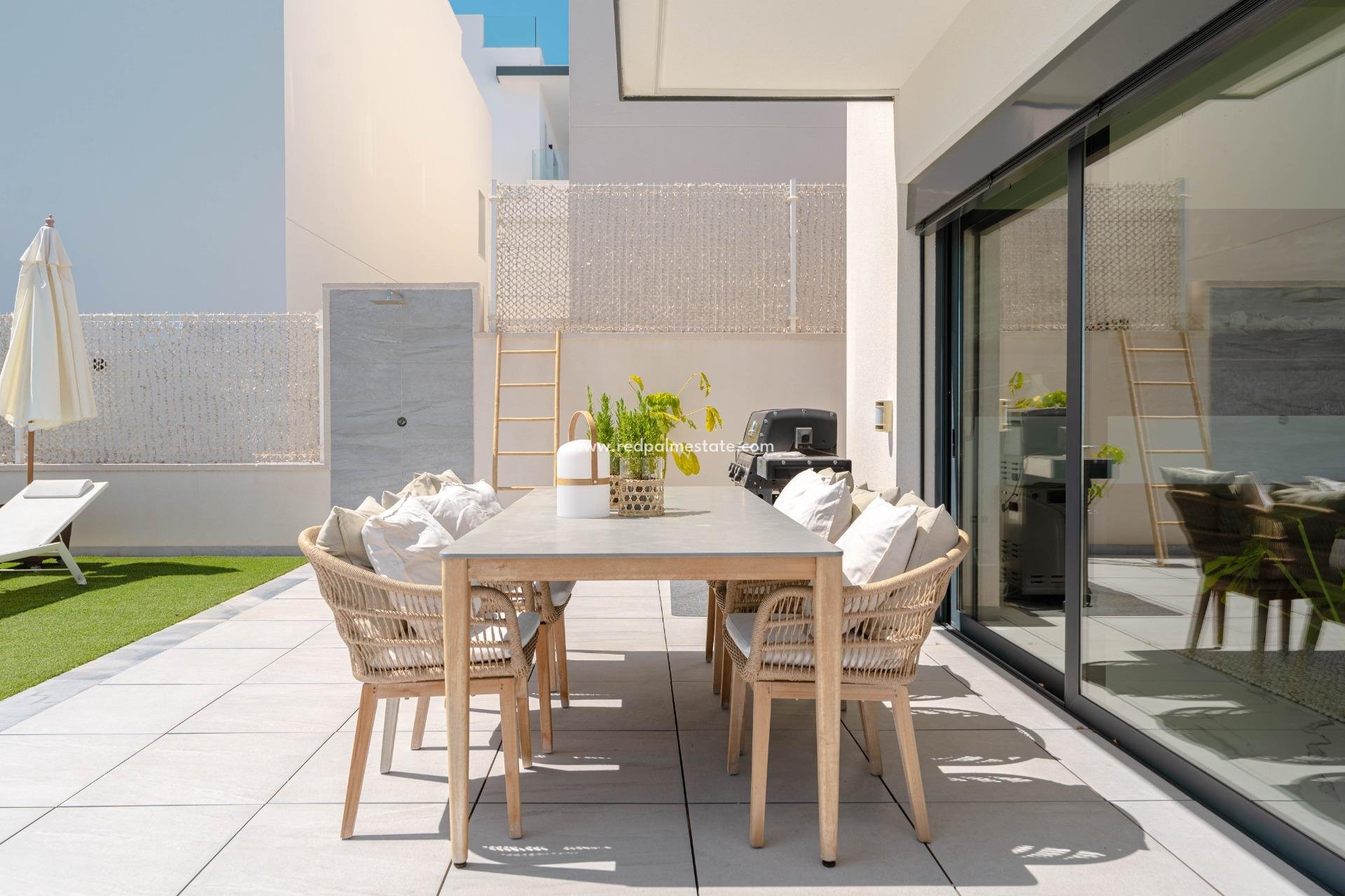 Reventa - Villa -
San Miguel de Salinas - Bellavista