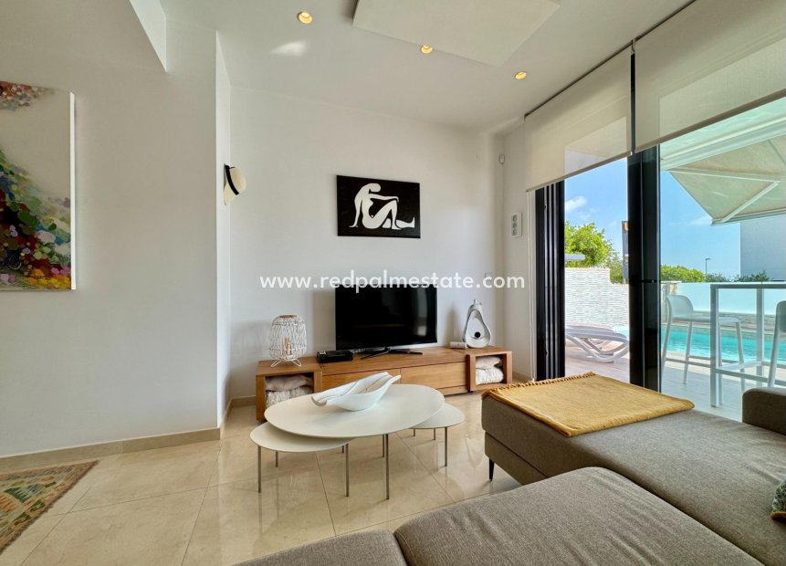 Reventa - Villa -
San Miguel de Salinas - Bellavista