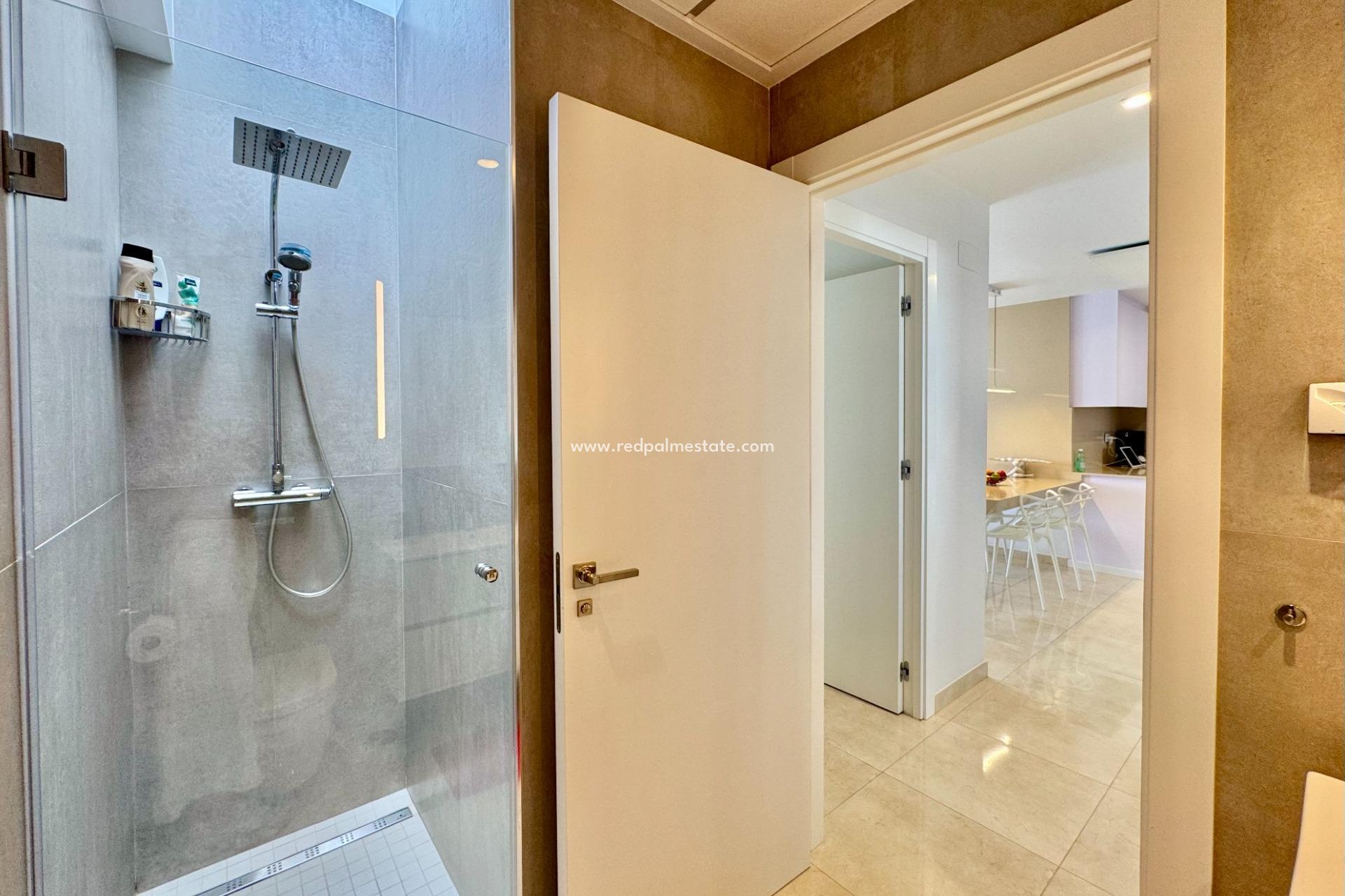 Reventa - Villa -
San Miguel de Salinas - Bellavista