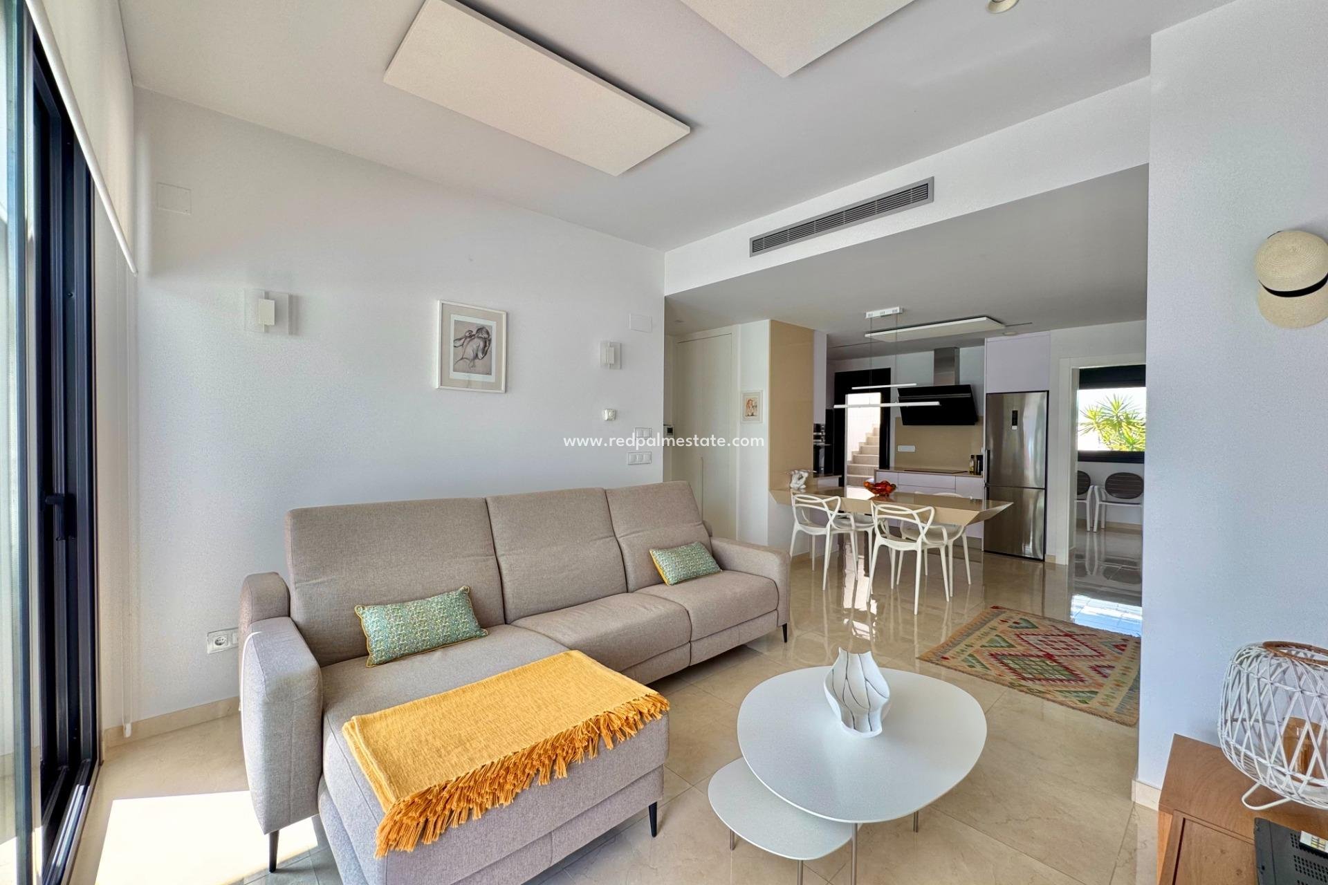 Reventa - Villa -
San Miguel de Salinas - Bellavista
