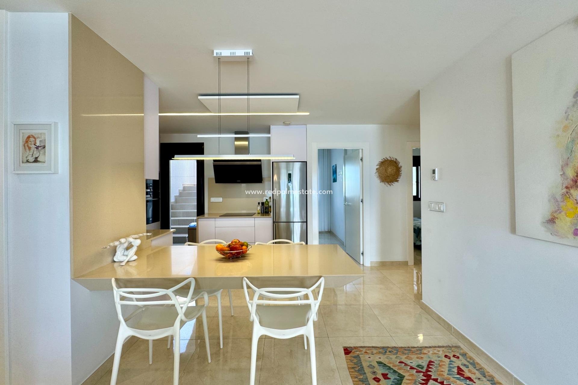 Reventa - Villa -
San Miguel de Salinas - Bellavista