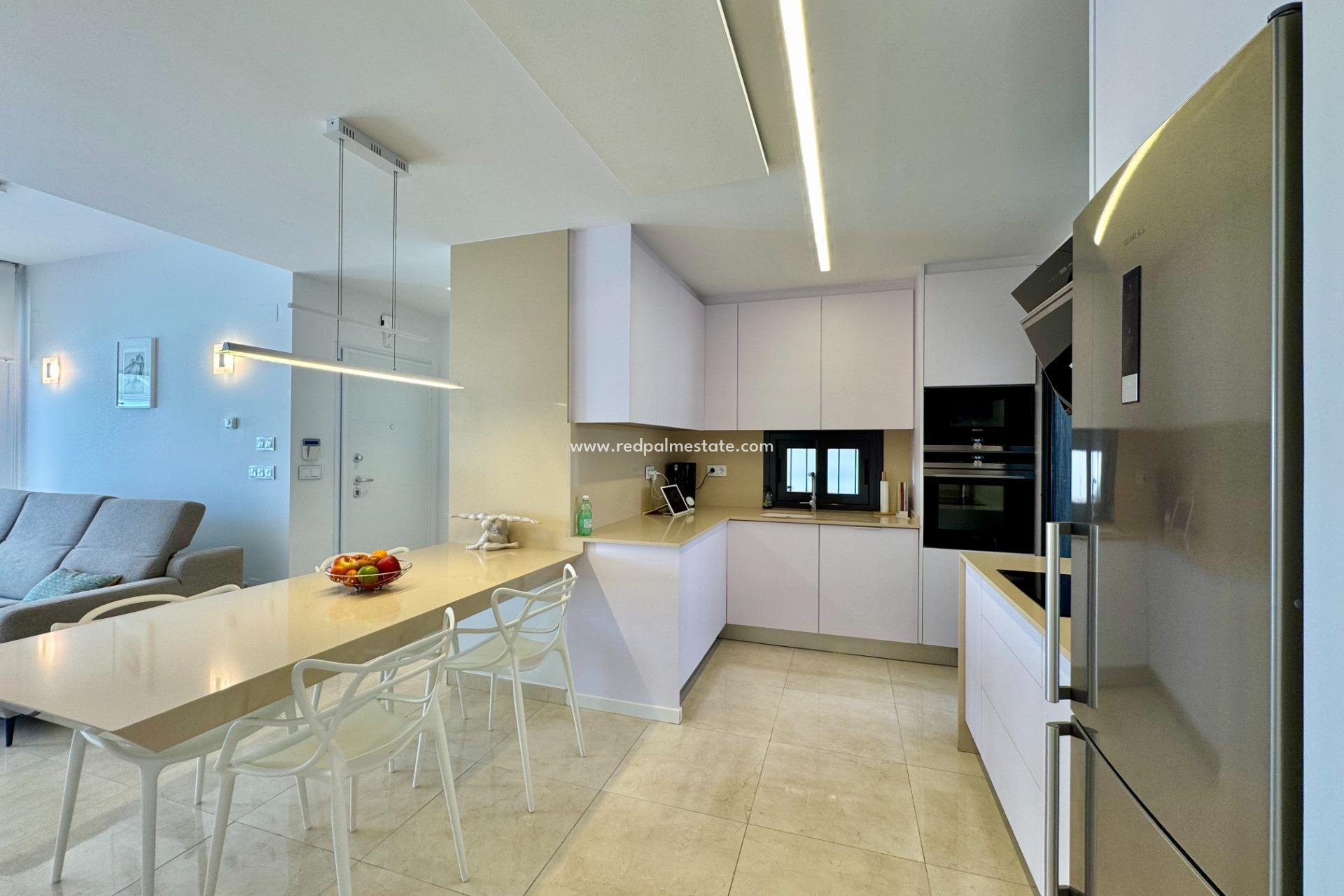 Reventa - Villa -
San Miguel de Salinas - Bellavista