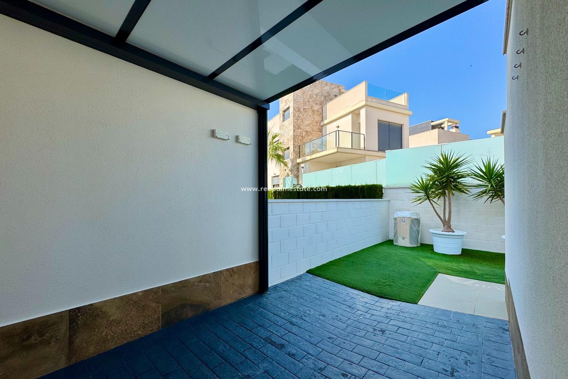 Reventa - Villa -
San Miguel de Salinas - Bellavista