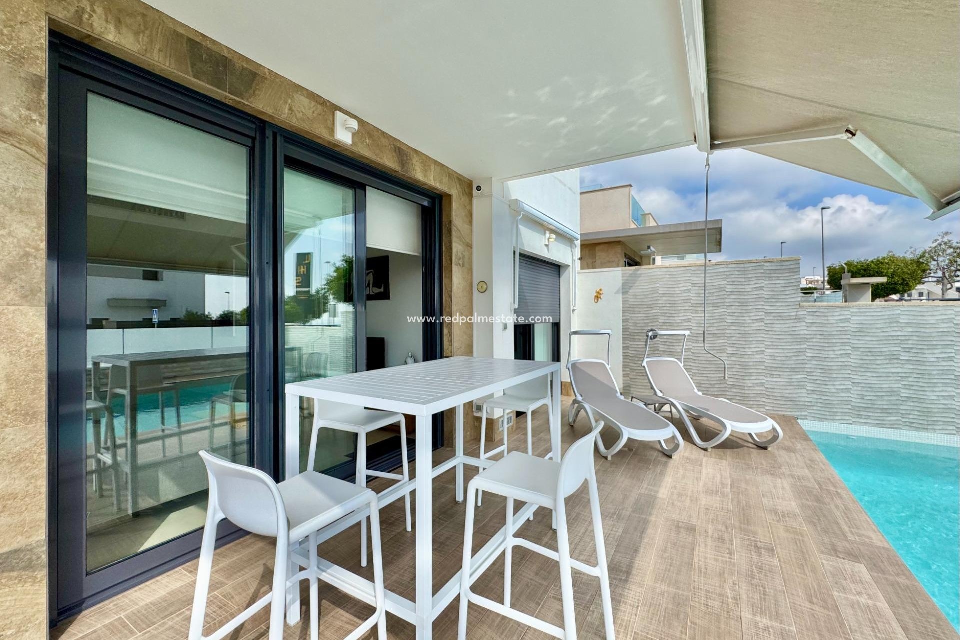 Reventa - Villa -
San Miguel de Salinas - Bellavista