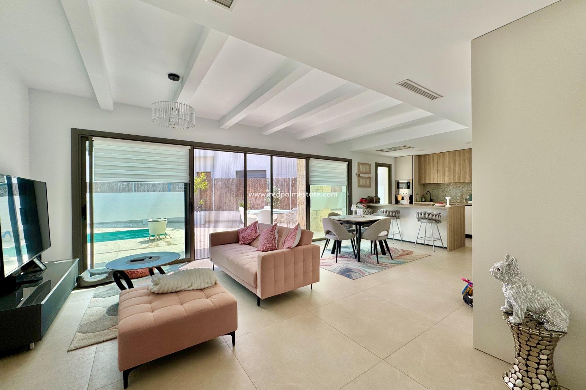 Reventa - Villa -
San Miguel de Salinas - Blue Lagoon - Galán