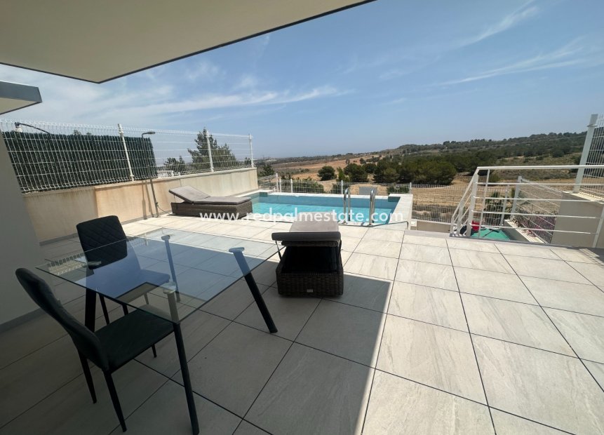 Reventa - Villa -
San Miguel de Salinas - Inland