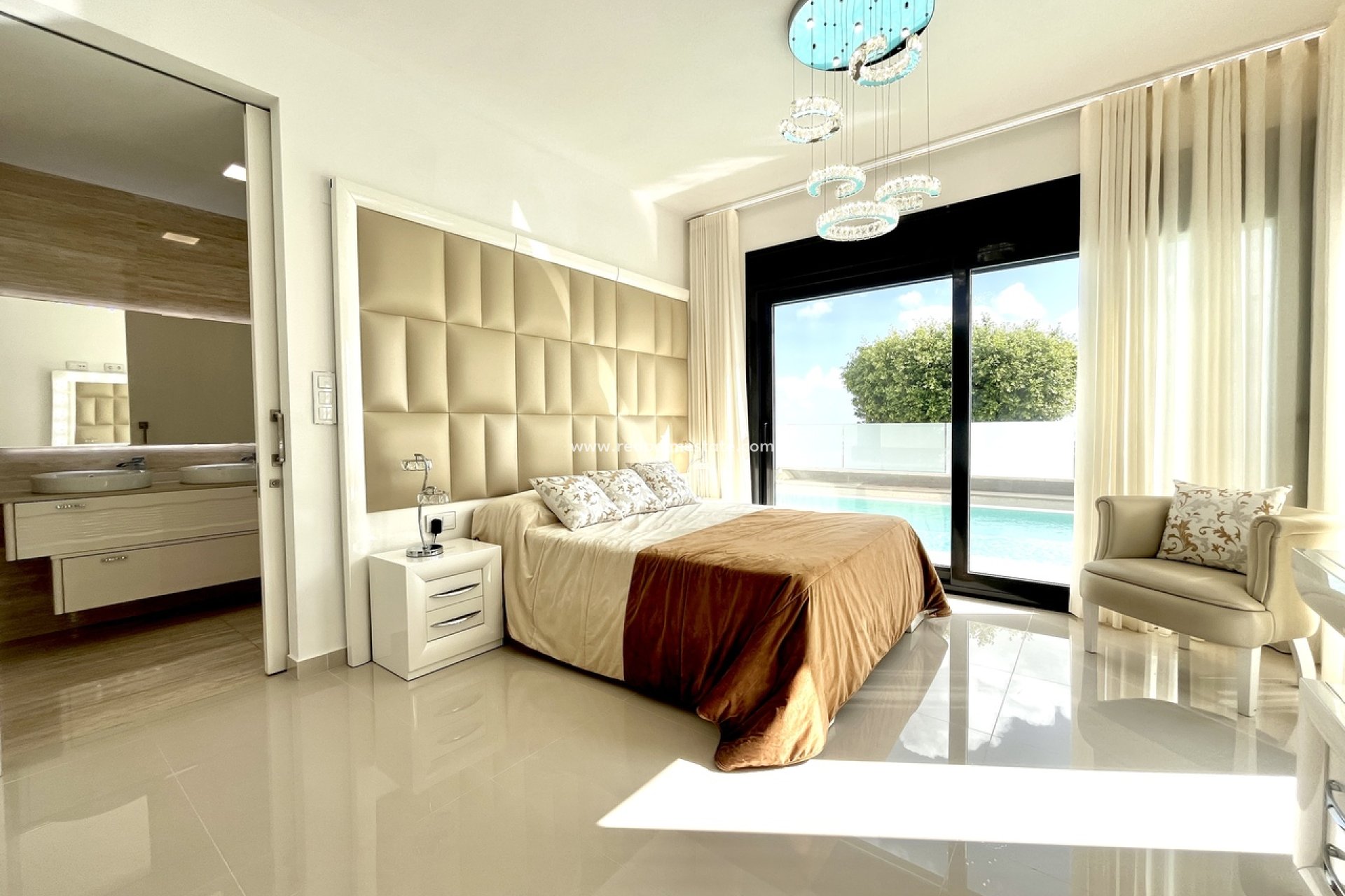 Reventa - Villa -
San Miguel de Salinas - Inland