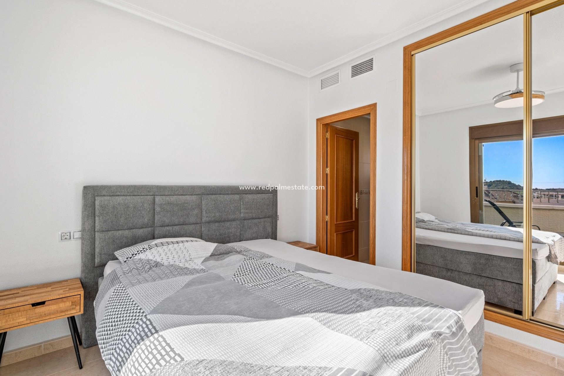 Reventa - Villa -
San Miguel de Salinas - Inland