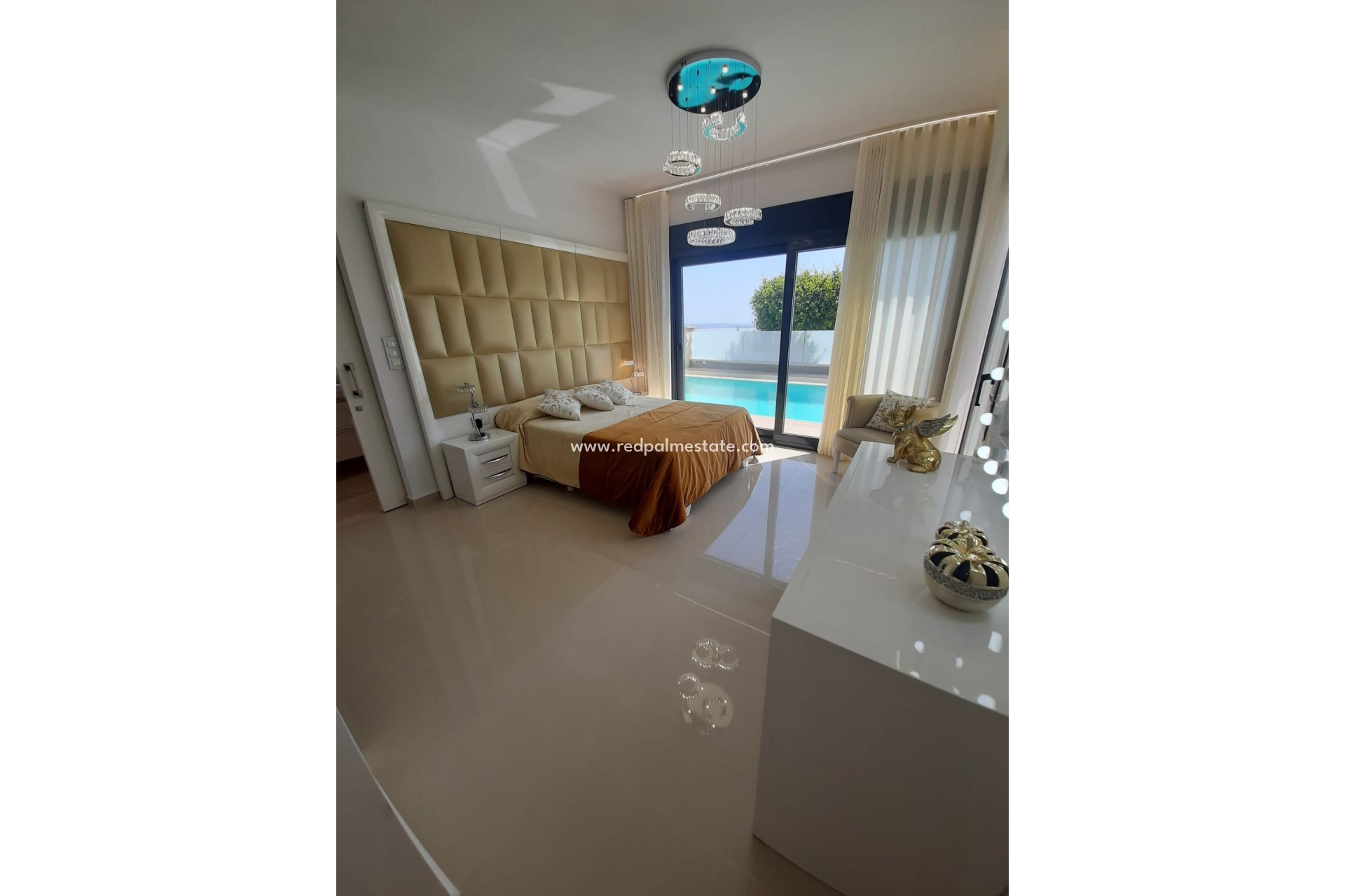 Reventa - Villa -
San Miguel de Salinas - Inland