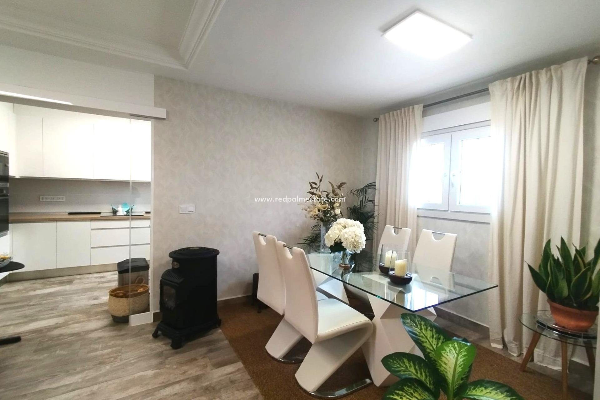 Reventa - Villa -
San Miguel de Salinas - Inland