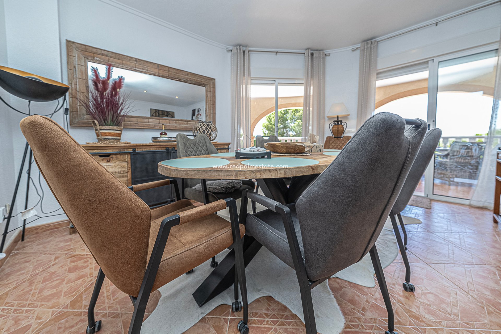 Reventa - Villa -
San Miguel de Salinas - Las Communicaciones