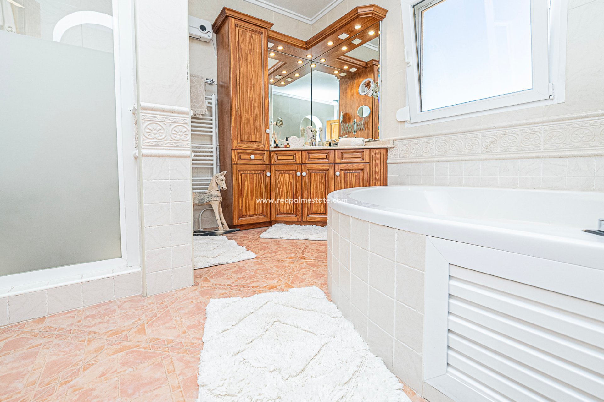 Reventa - Villa -
San Miguel de Salinas - Las Communicaciones