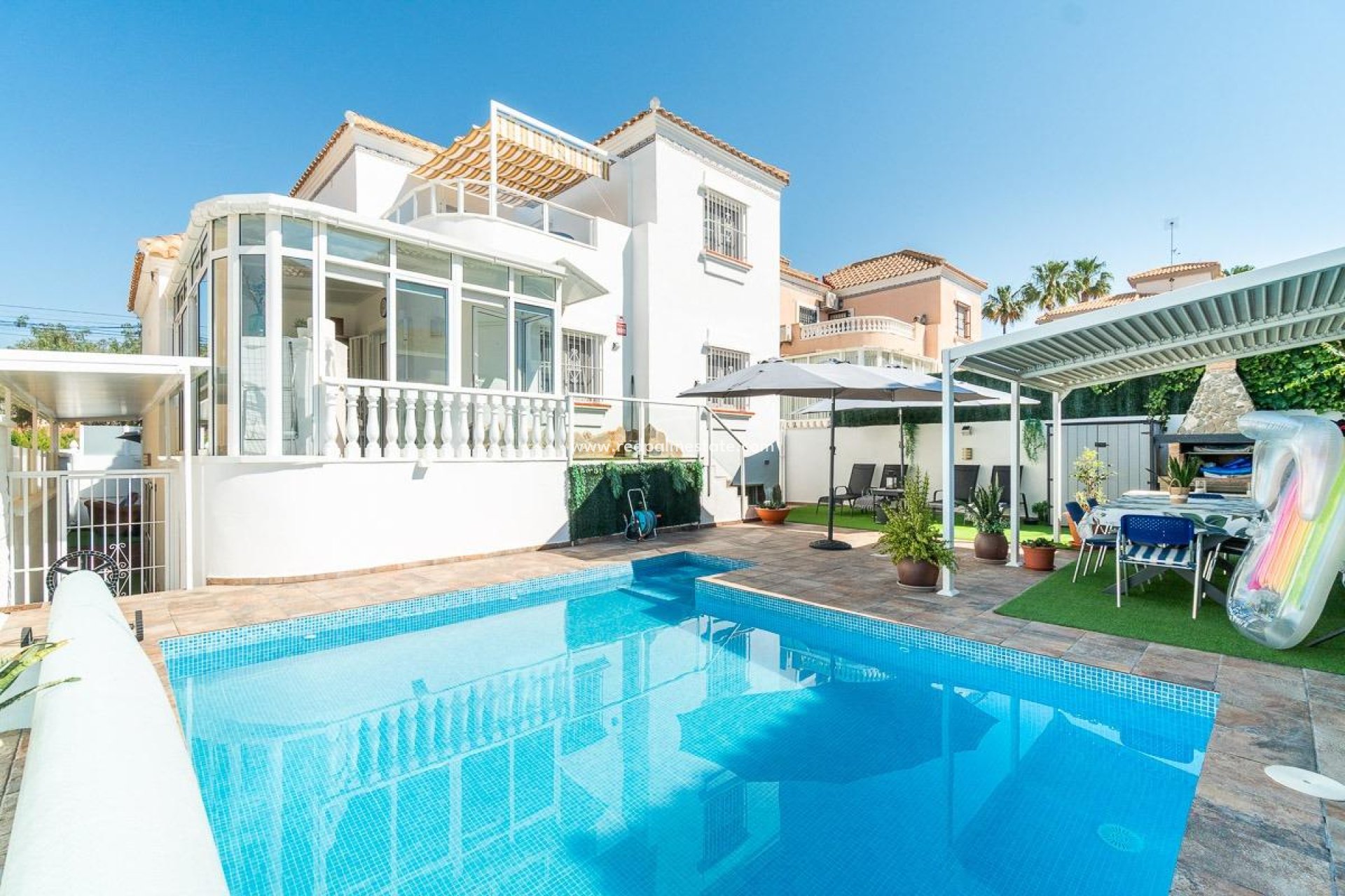 Reventa - Villa -
San Miguel de Salinas - Las filipinas