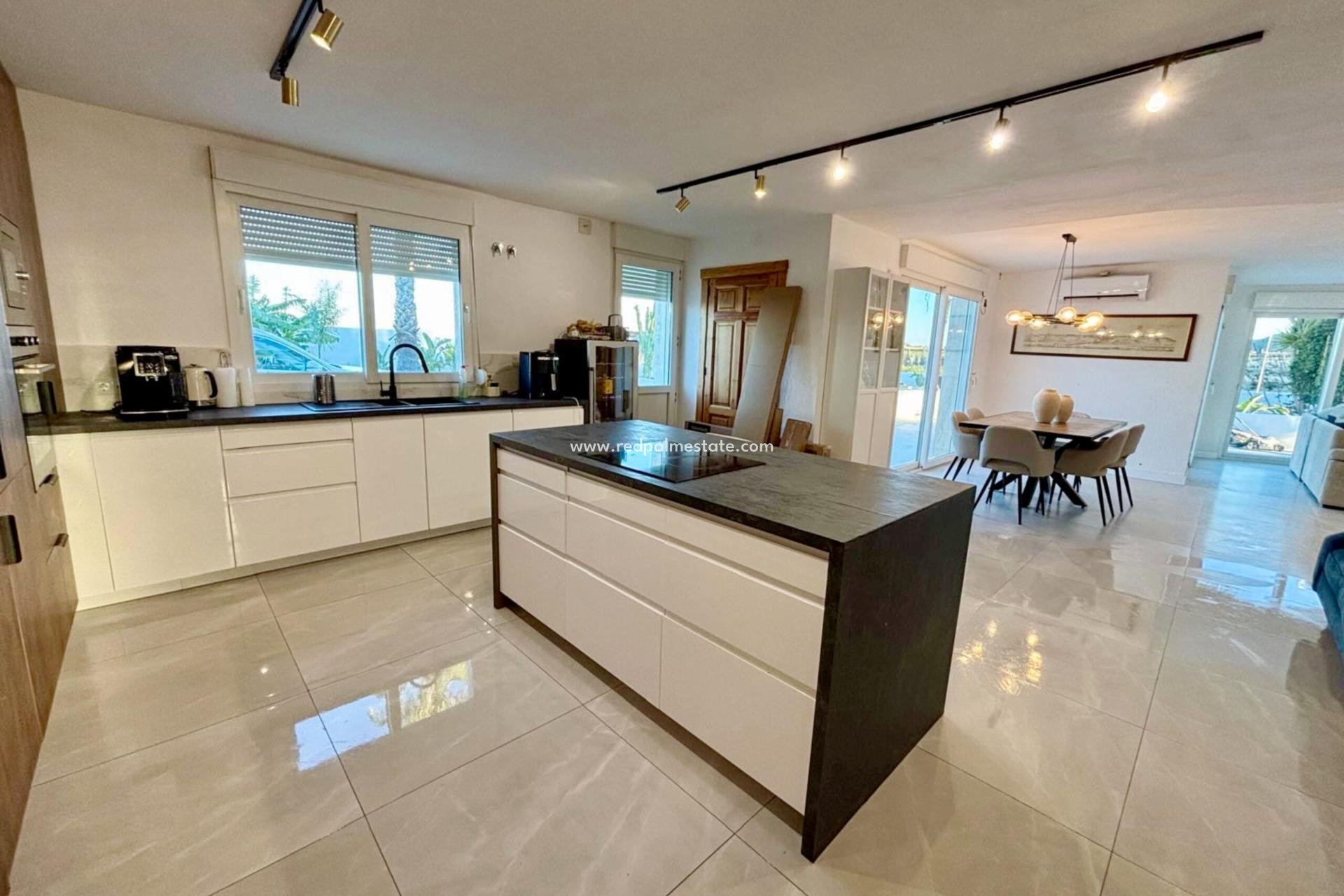 Reventa - Villa -
San Miguel de Salinas - Pueblo 9