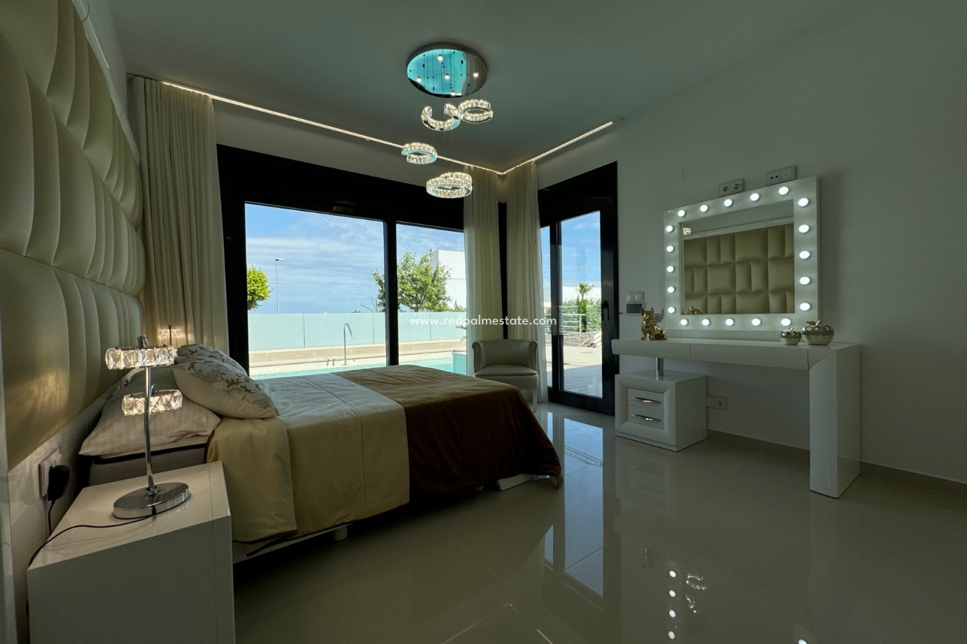 Reventa - Villa -
San Miguel de Salinas - San Miguel Salinas