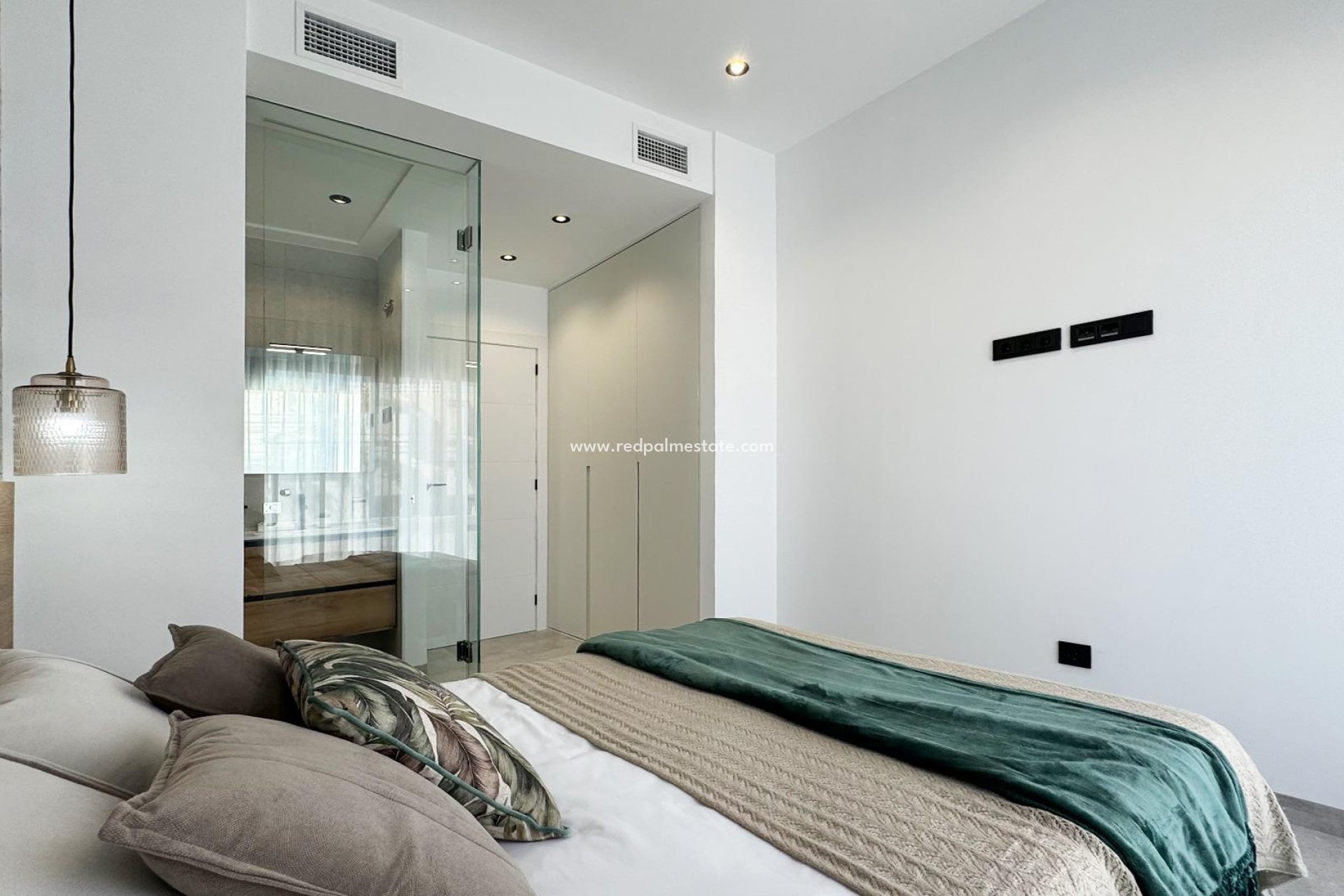 Reventa - Villa -
San Miguel de Salinas - Villamartín