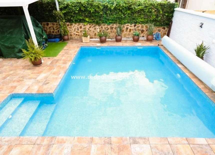 Reventa - Villa -
San Miguel de Salinas - Villamartín