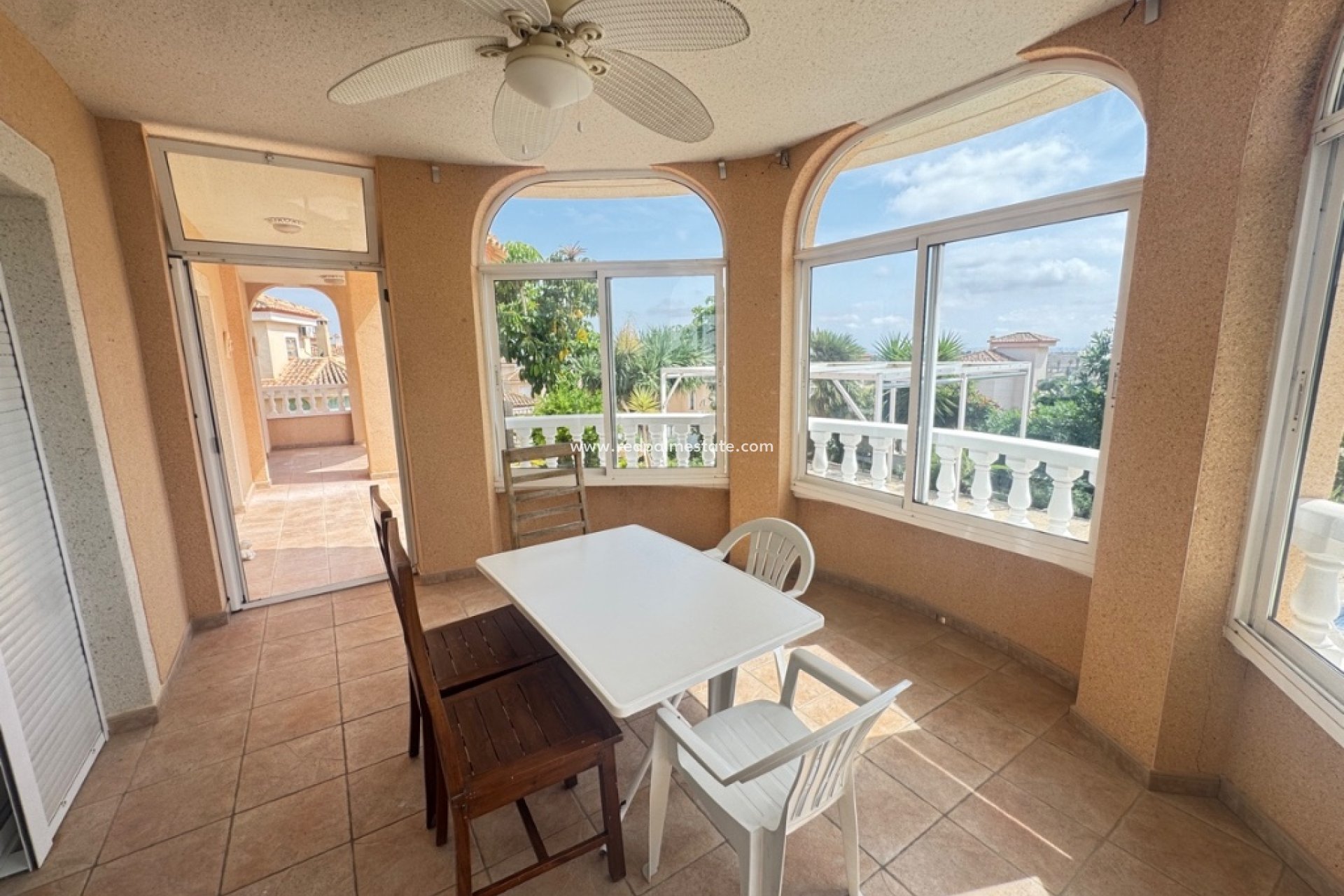 Reventa - Villa -
San Miguel - San Miguel De Salinas