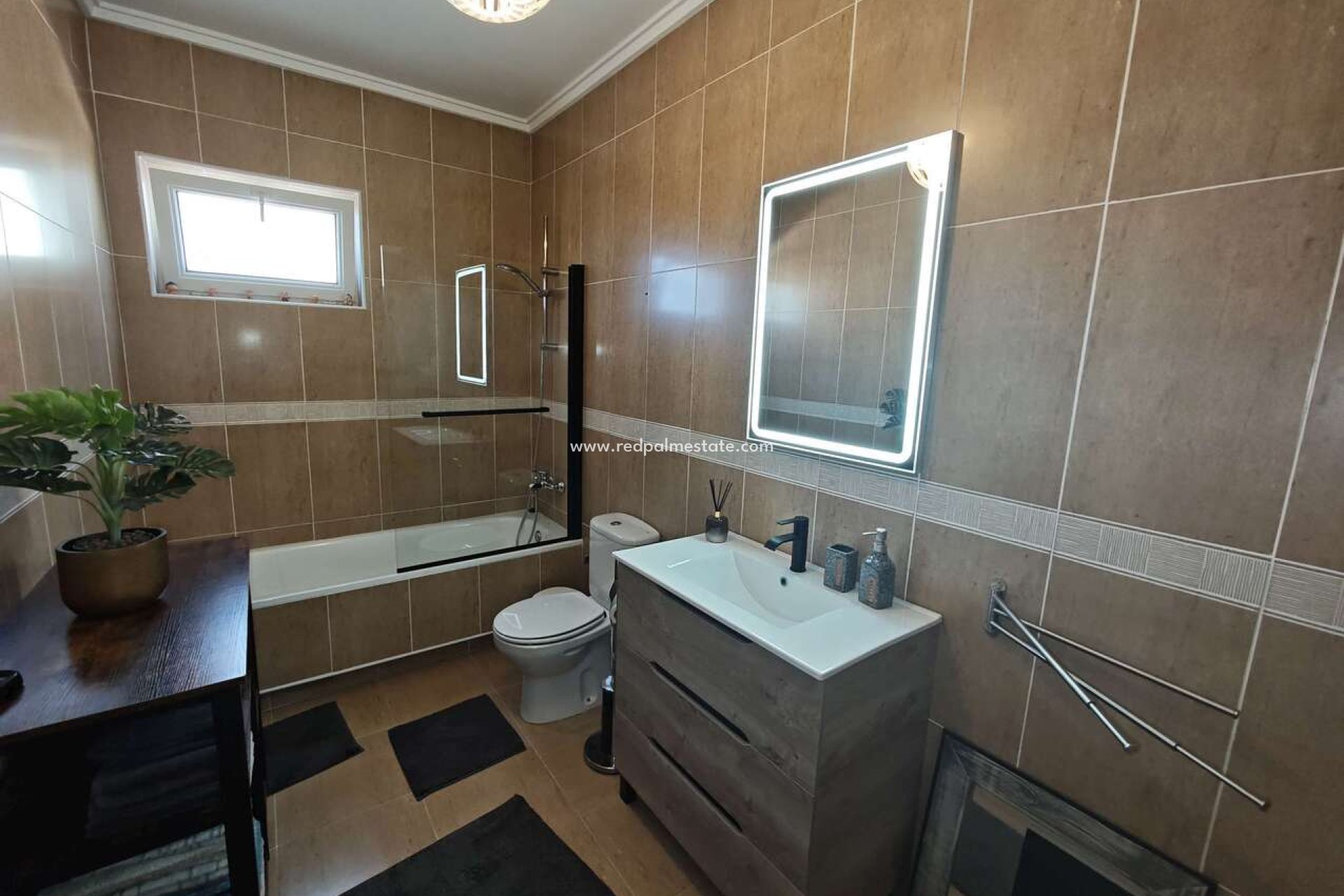 Reventa - Villa -
Sax - Inland