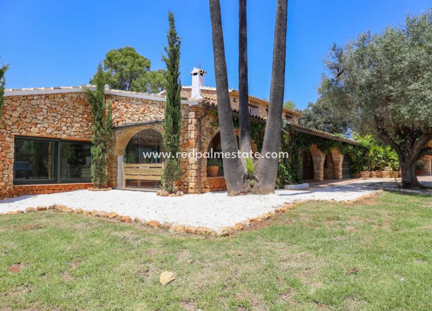 Reventa - Villa -
Senija - Inland