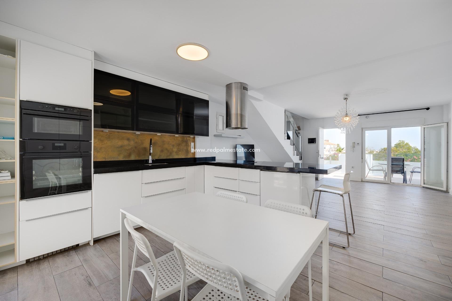 Reventa - Villa -
Torrevieja - Aguas Nueva