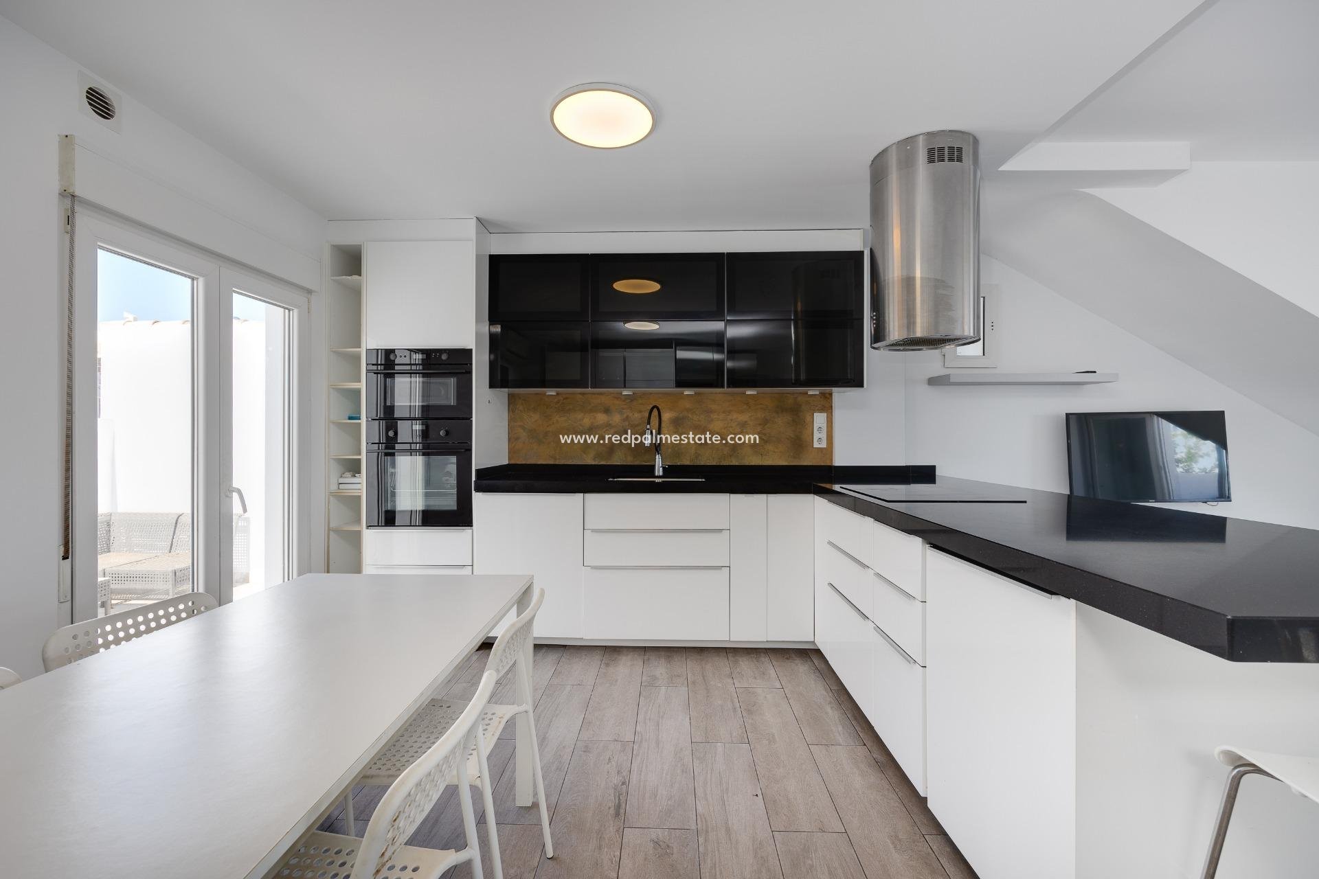 Reventa - Villa -
Torrevieja - Aguas Nueva