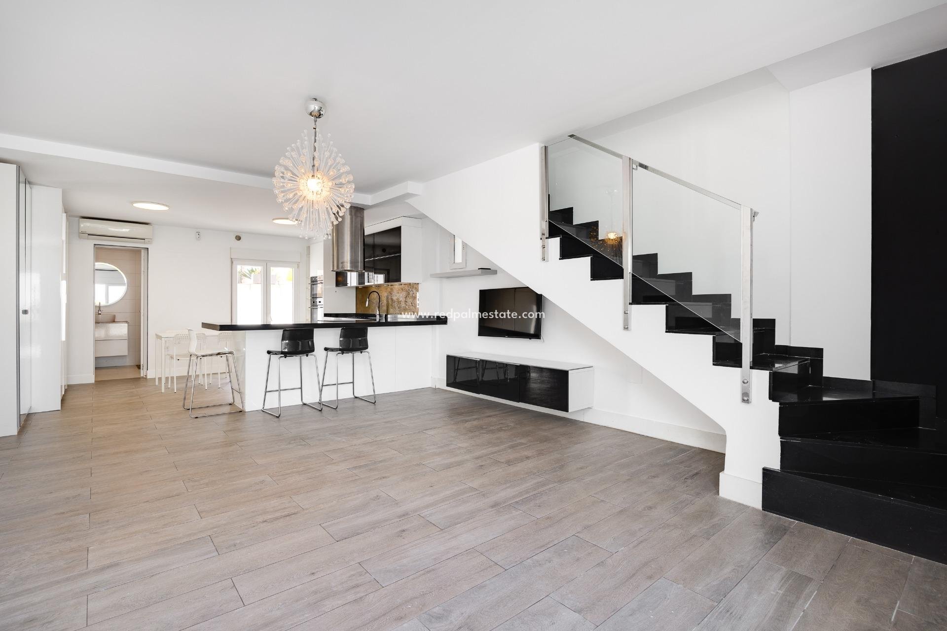 Reventa - Villa -
Torrevieja - Aguas Nueva