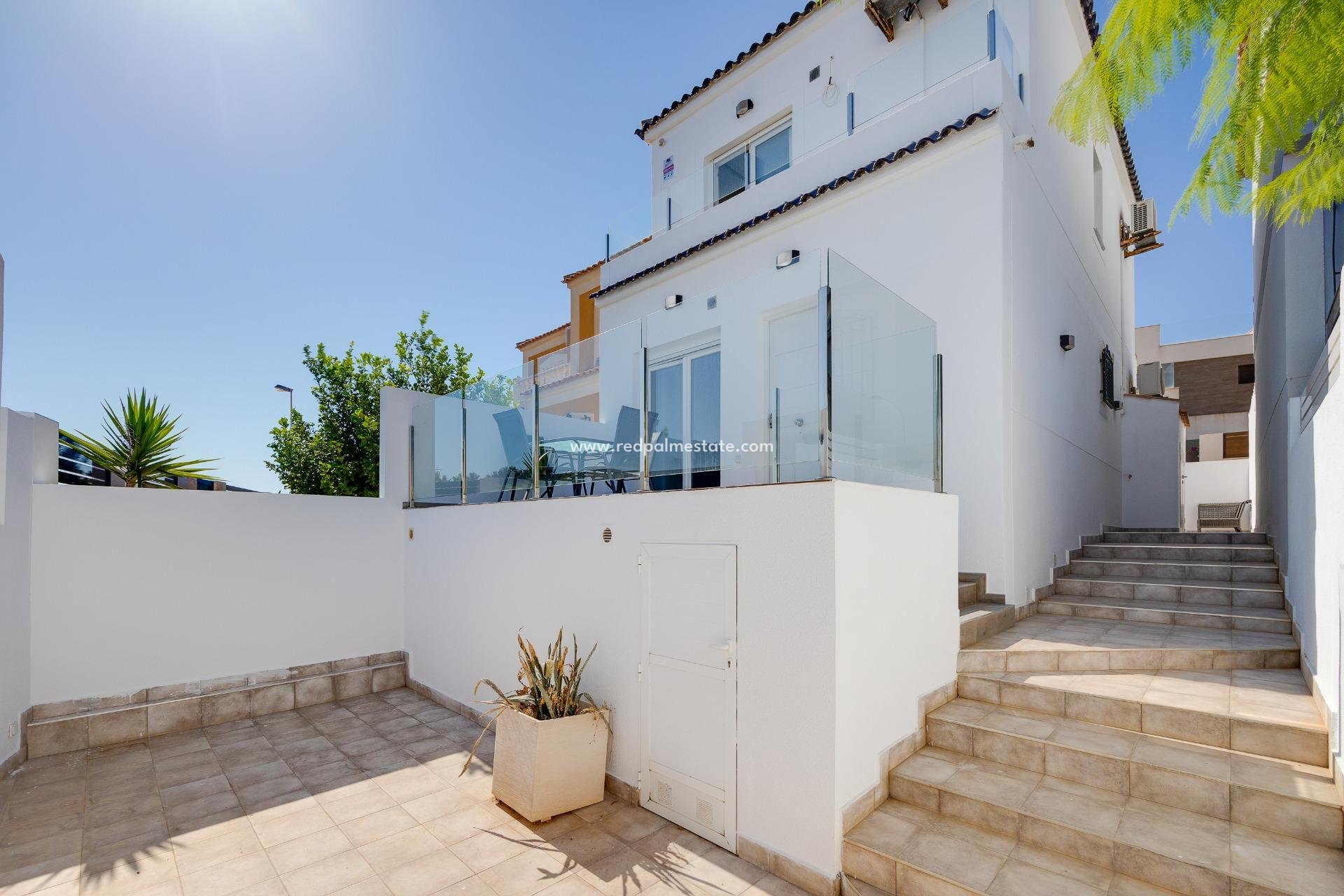 Reventa - Villa -
Torrevieja - Aguas Nueva
