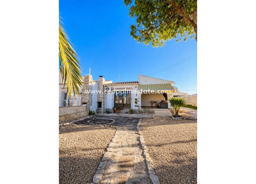 Reventa - Villa -
Torrevieja - Aguas Nueva