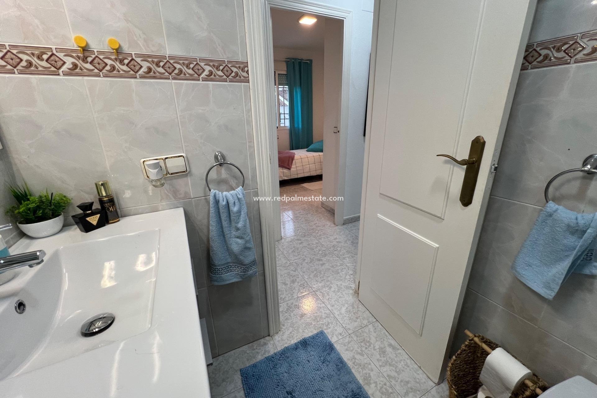 Reventa - Villa -
Torrevieja - Calas blanca