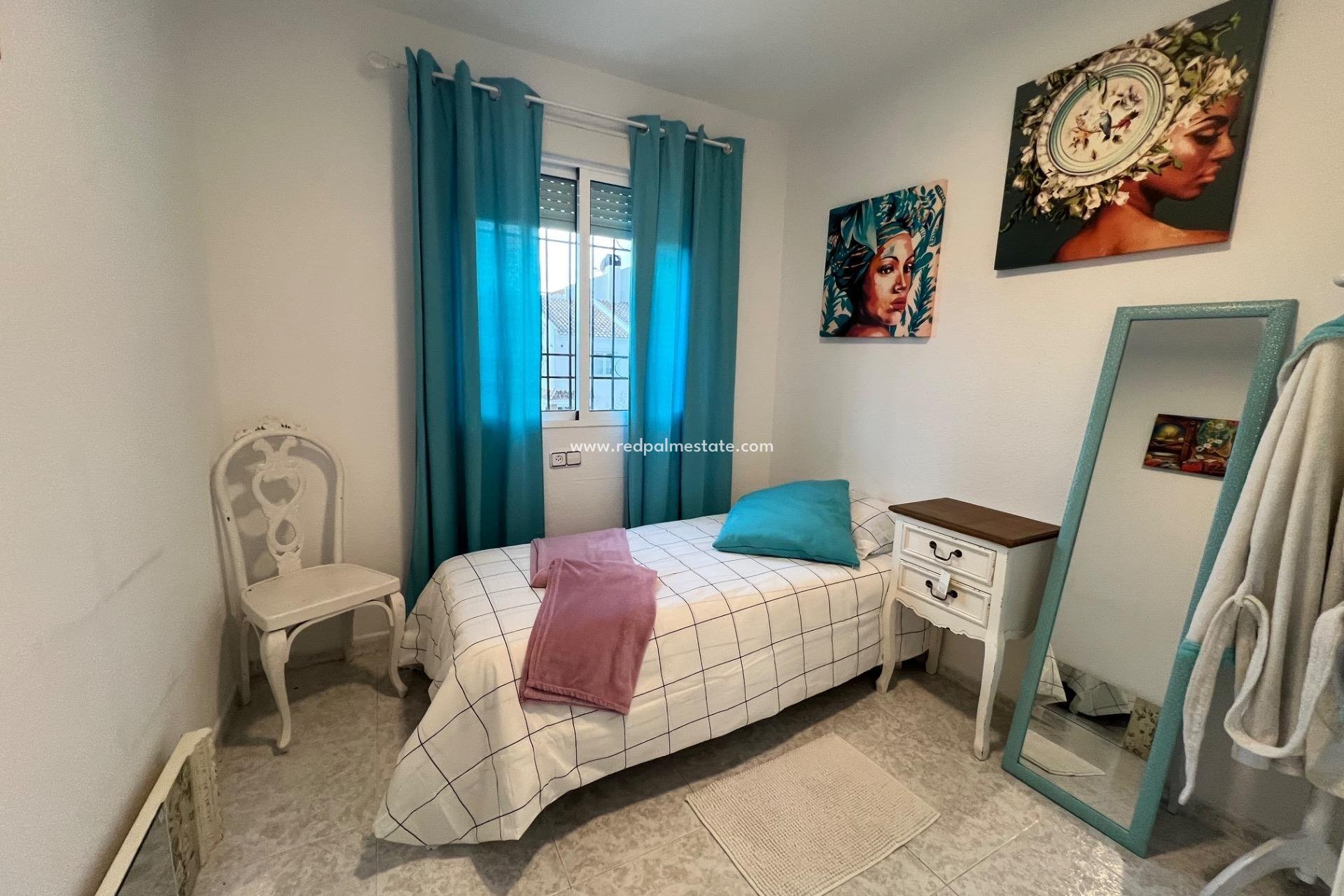 Reventa - Villa -
Torrevieja - Calas blanca