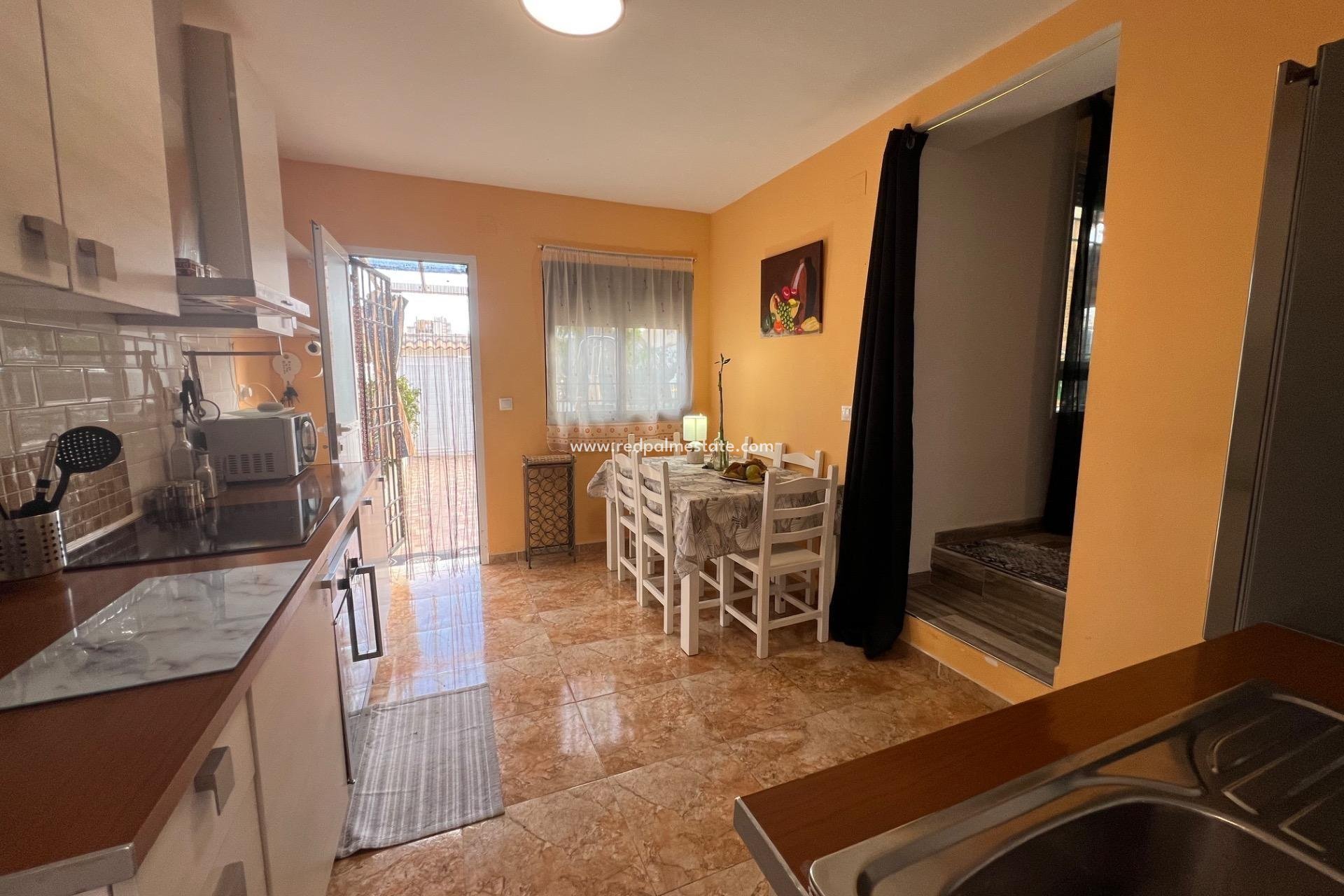 Reventa - Villa -
Torrevieja - Calas blanca
