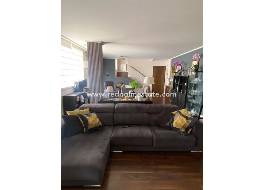 Reventa - Villa -
Torrevieja - Centro