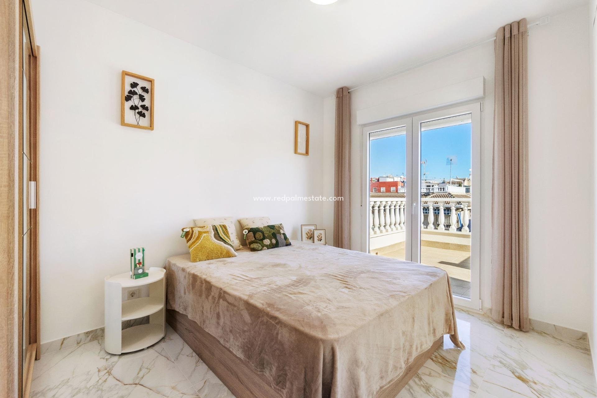 Reventa - Villa -
Torrevieja - El chaparral