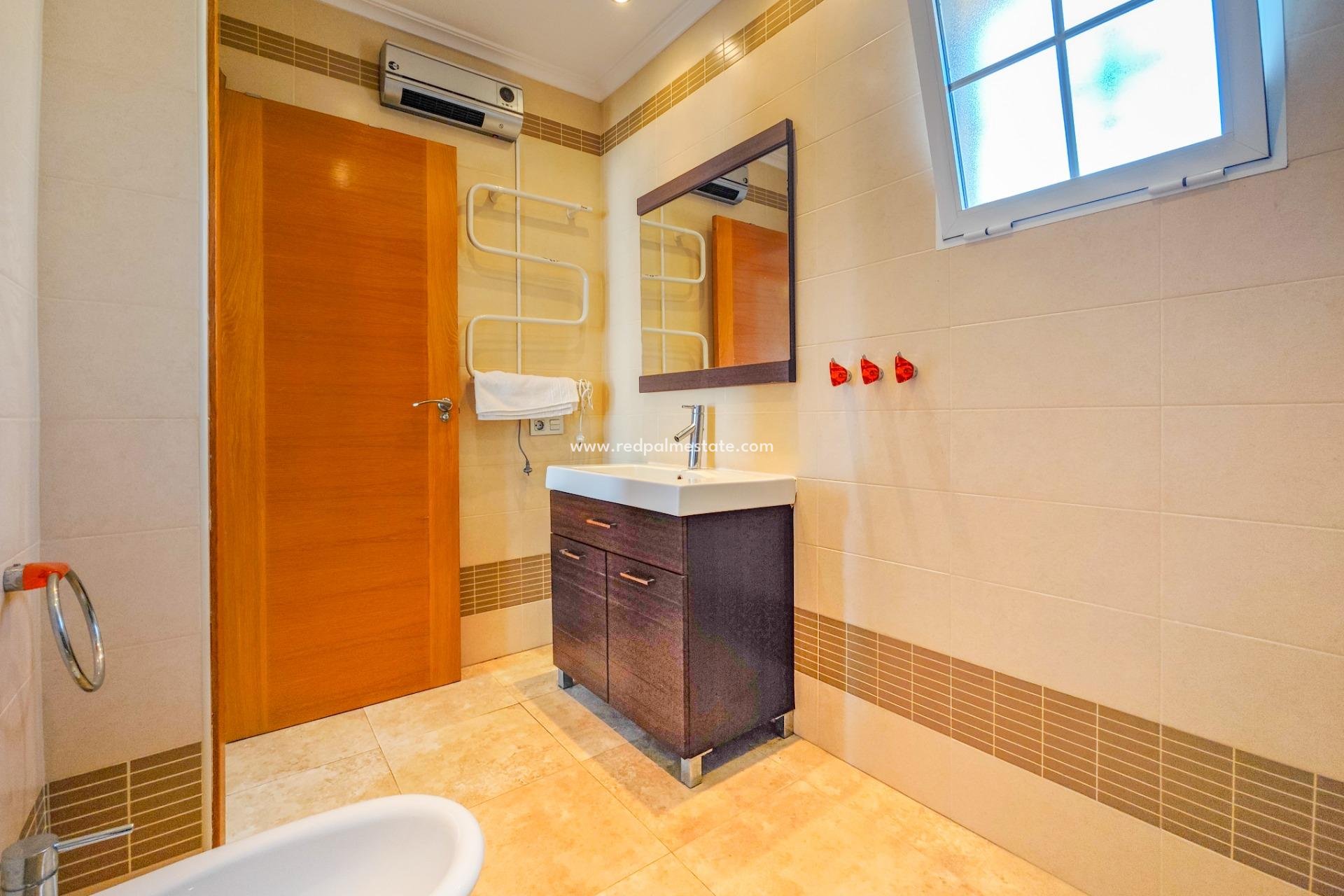 Reventa - Villa -
Torrevieja - La Mata