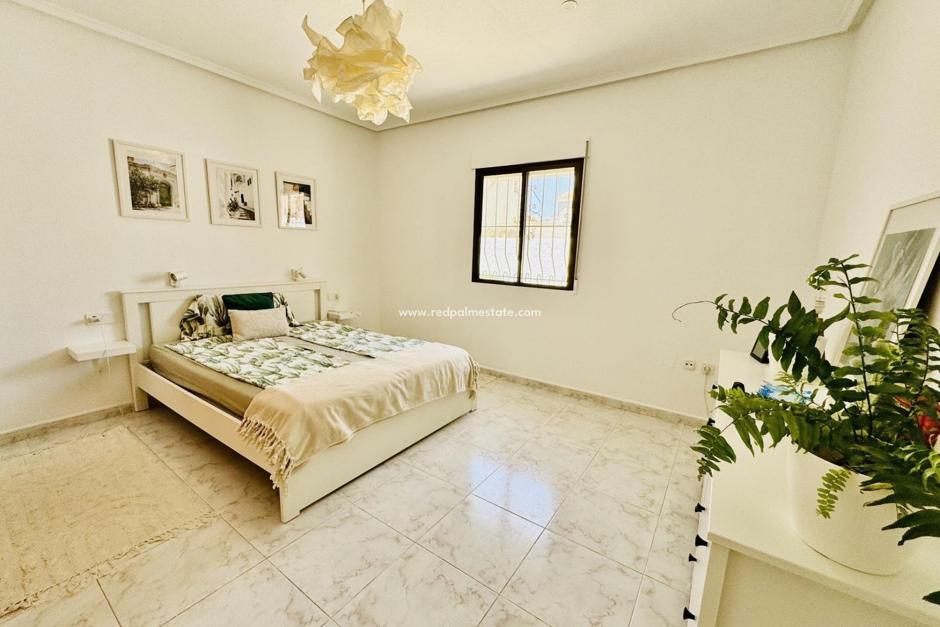 Reventa - Villa -
Torrevieja - La Siesta - El Salado - Torreta