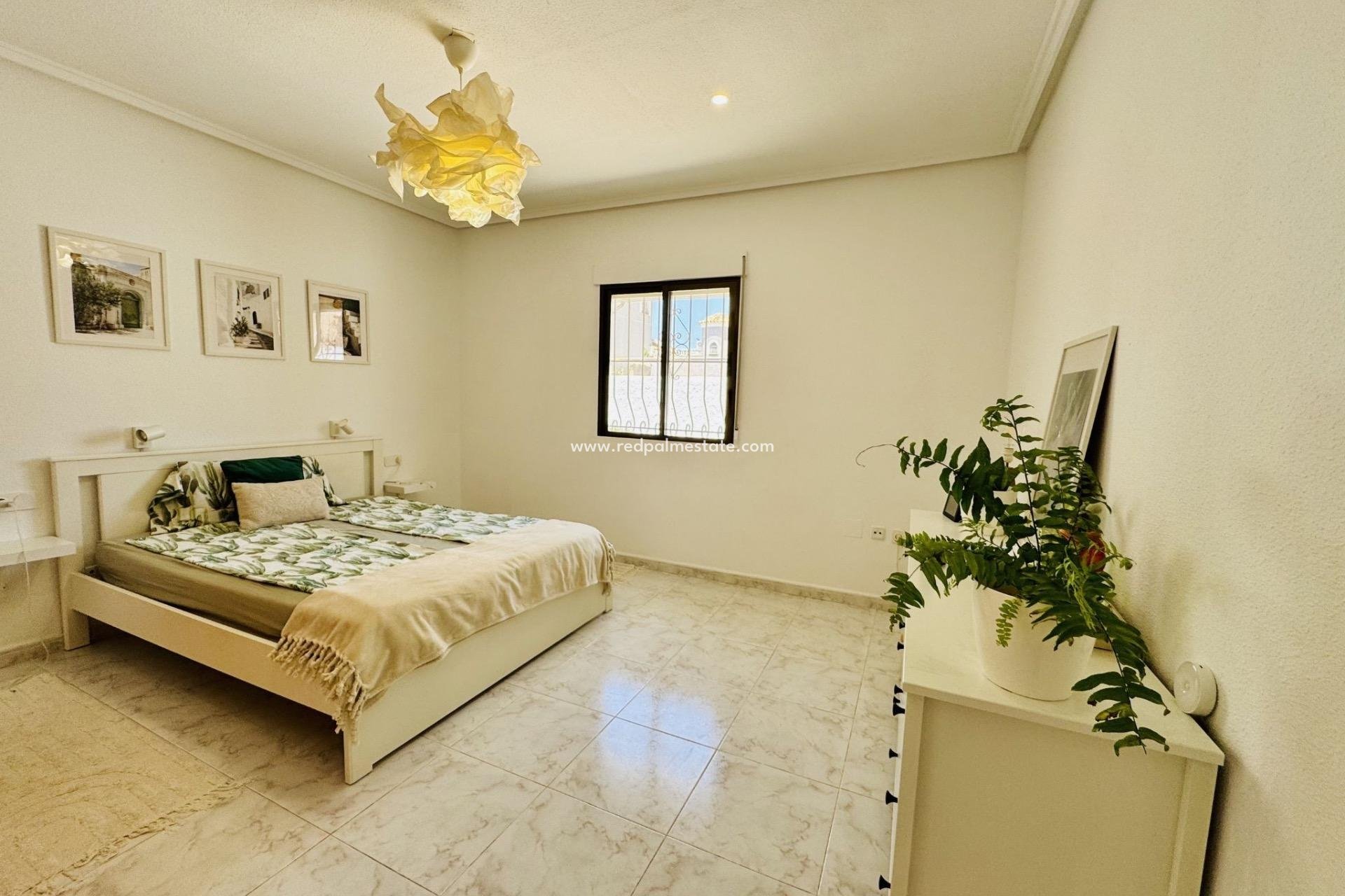 Reventa - Villa -
Torrevieja - La Siesta - El Salado - Torreta