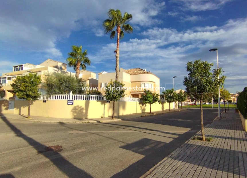 Reventa - Villa -
Torrevieja - La Siesta - El Salado -  Torreta