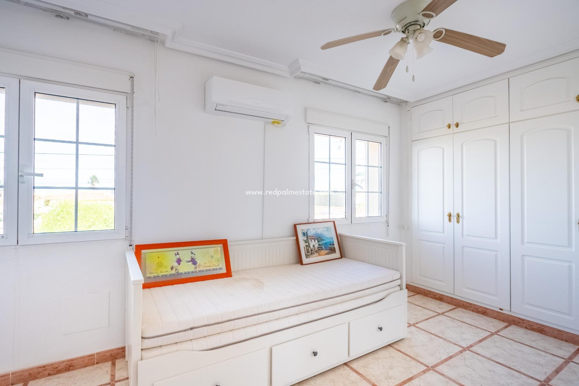 Reventa - Villa -
Torrevieja - La Siesta - El Salado -  Torreta