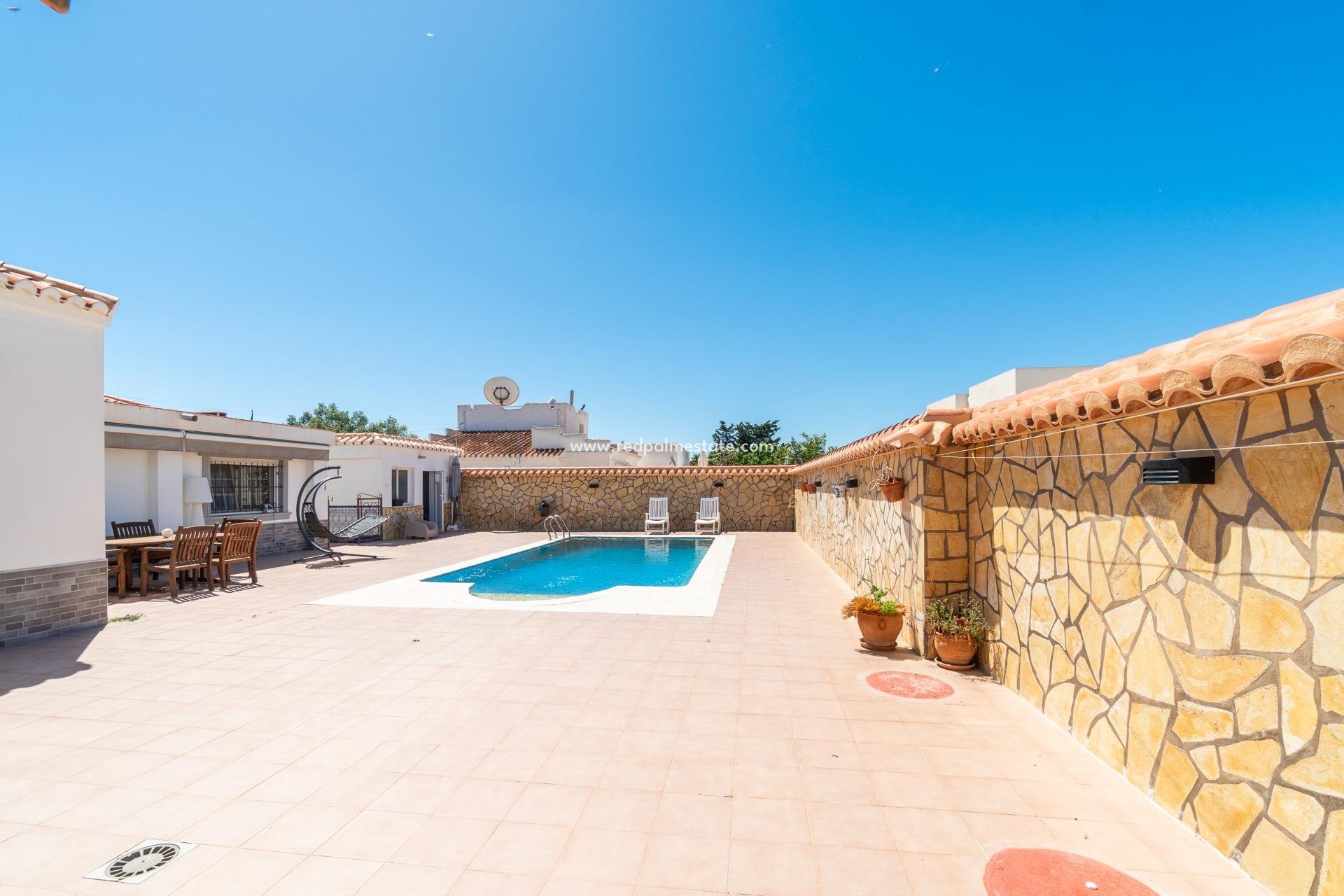 Reventa - Villa -
Torrevieja - La Siesta - El Salado - Torreta