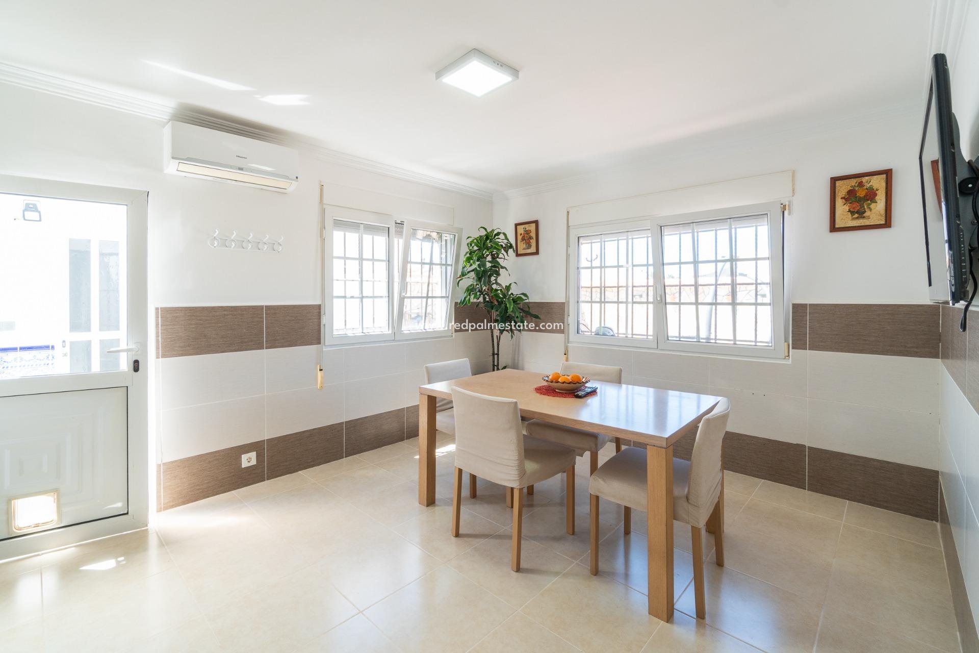 Reventa - Villa -
Torrevieja - La Siesta - El Salado - Torreta