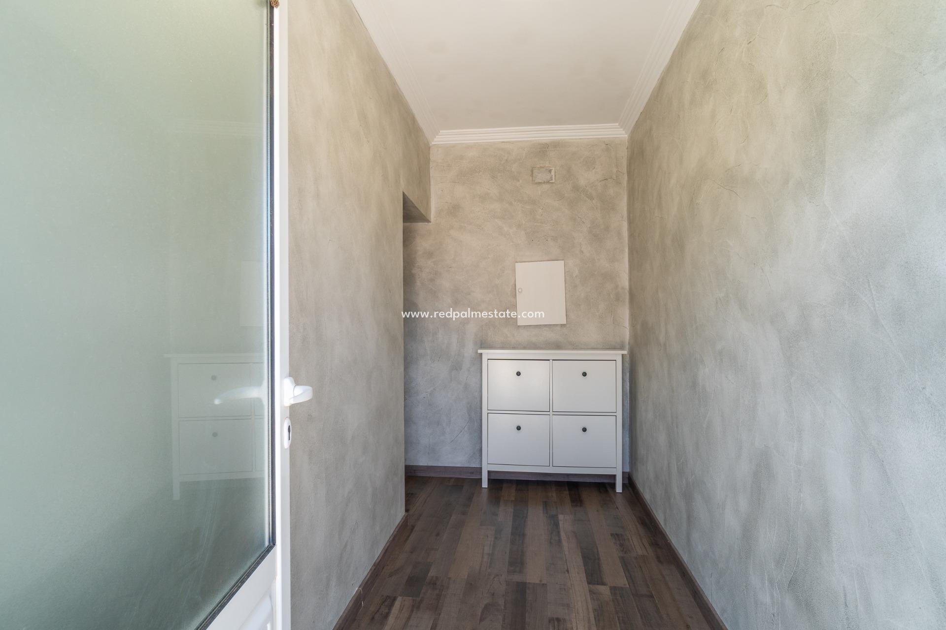 Reventa - Villa -
Torrevieja - La Siesta - El Salado - Torreta