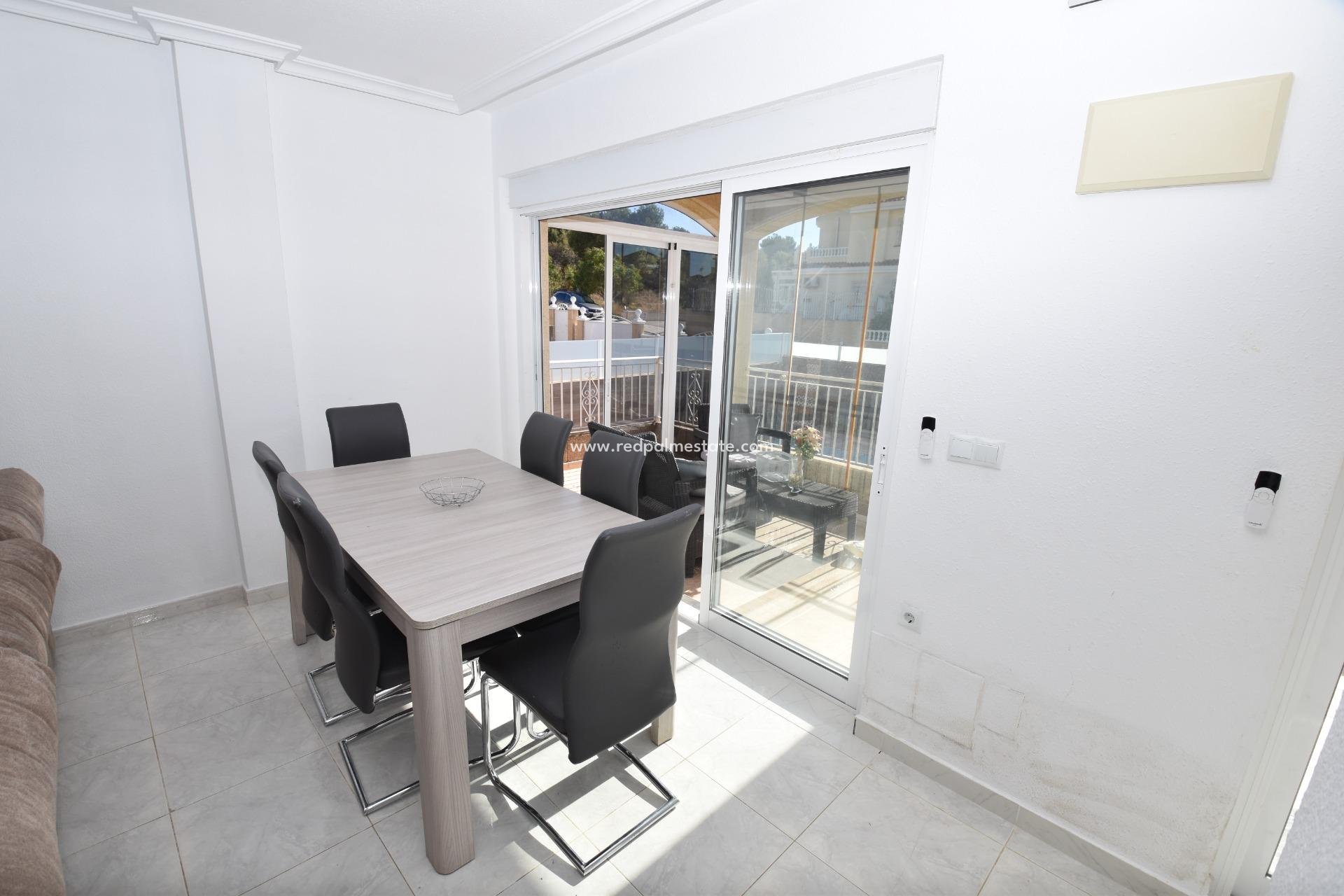 Reventa - Villa -
Torrevieja - Los altos