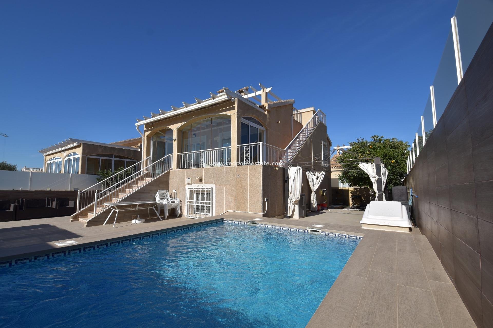 Reventa - Villa -
Torrevieja - Los altos