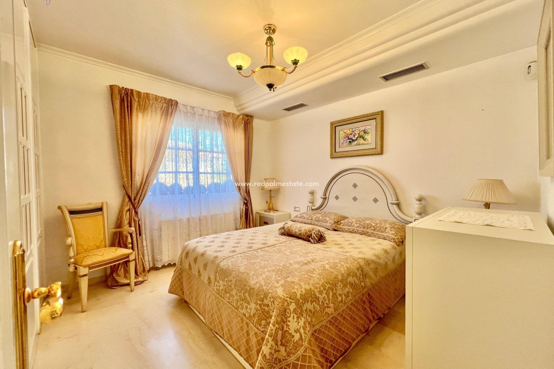 Reventa - Villa -
Torrevieja - Los balcones
