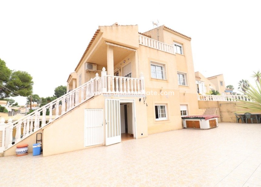 Reventa - Villa -
Torrevieja - Los Balcones